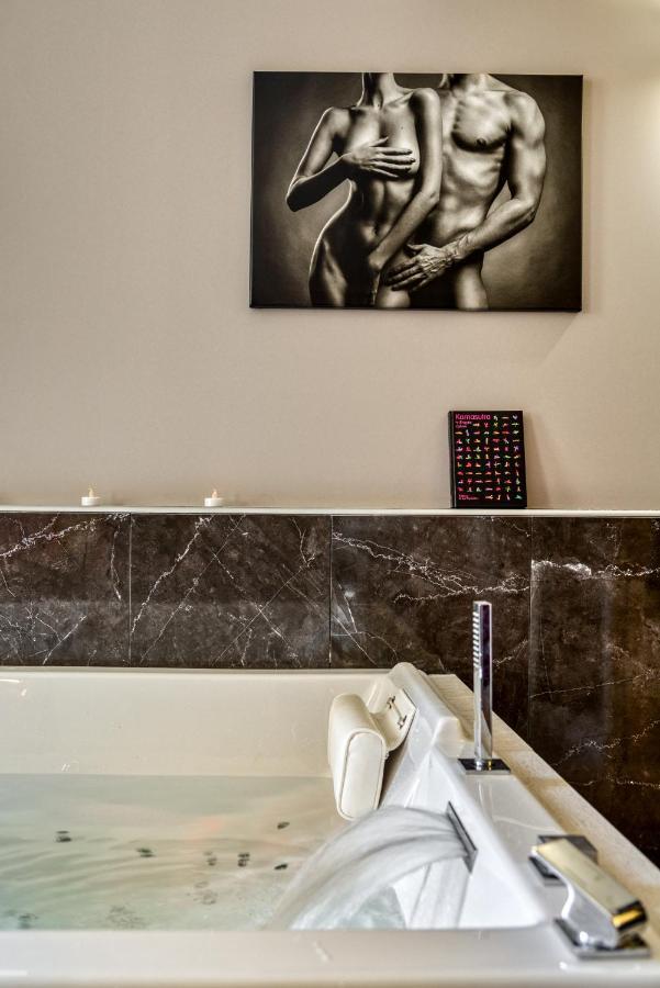 Les Gites De Laure - O Lit Divin, Instant De Volupte, Balneo Sauna, Climatisation, Netflix, 160M De La Cite Medievale Carcassonne Exterior foto